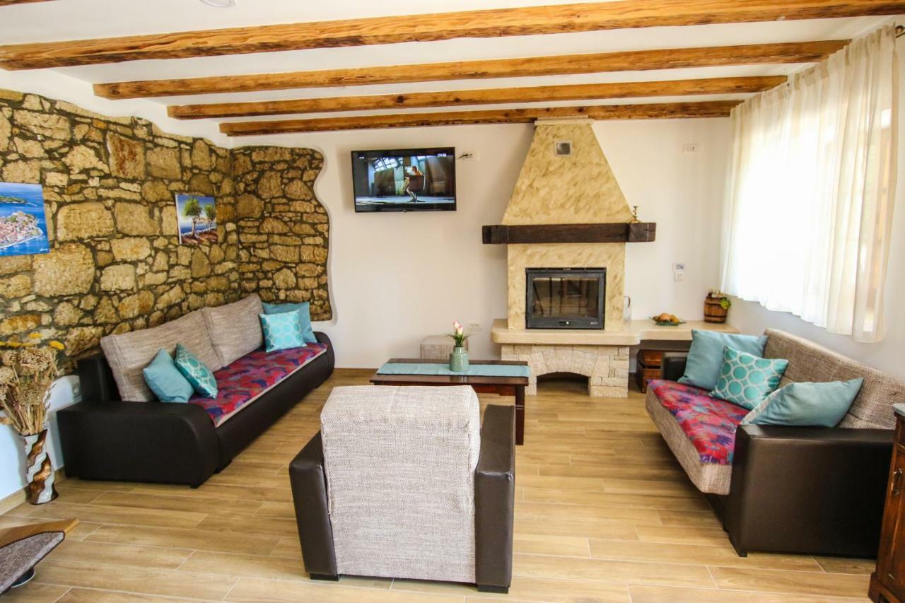Kaštelir Villa Alma מראה חיצוני תמונה